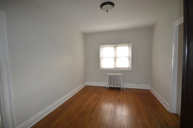 Living room - 43 Bradford St