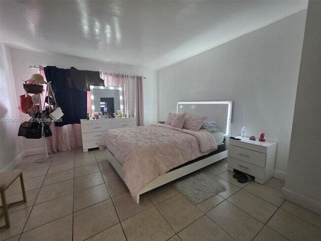 Foto del edificio - 9375 Fontainebleau Blvd