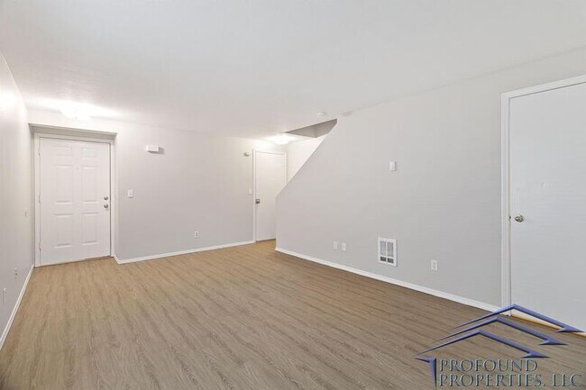 Building Photo - 1444 NE Thomas Ct