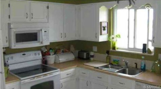 Building Photo - 488 Larkspur Dr