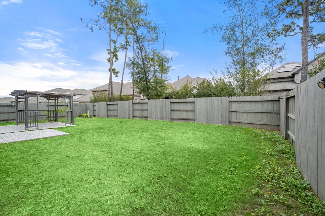 Building Photo - 16826 Beechwood Forest Way