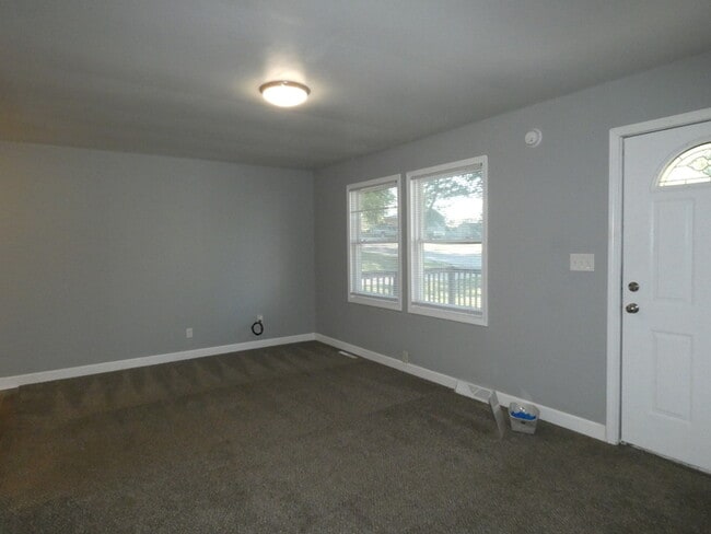 Building Photo - Home in Park Hill School District!