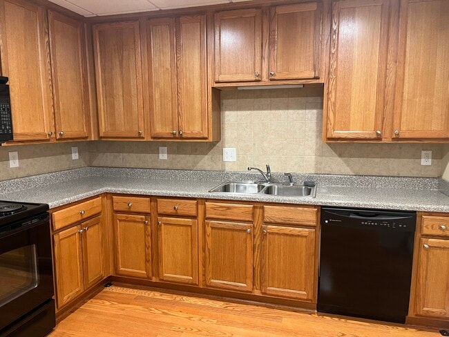 Building Photo - 5182 Glenstone Ct