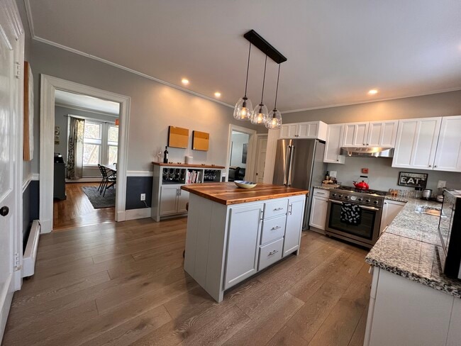 Building Photo - 450 Preble St