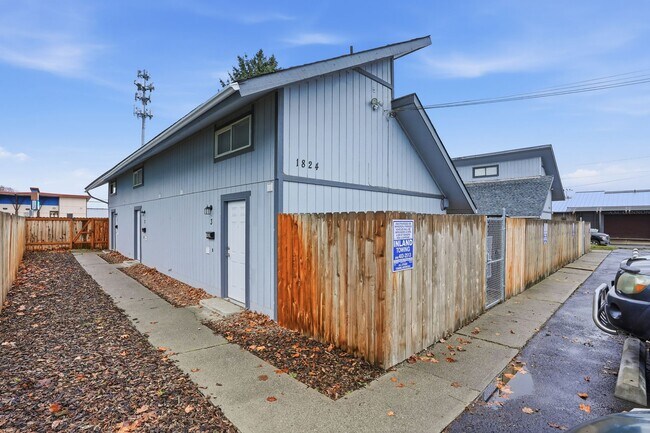 Building Photo - 1824 W Maxwell Ave