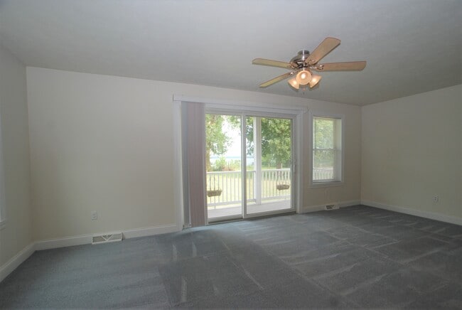 Building Photo - 808 W 2nd St