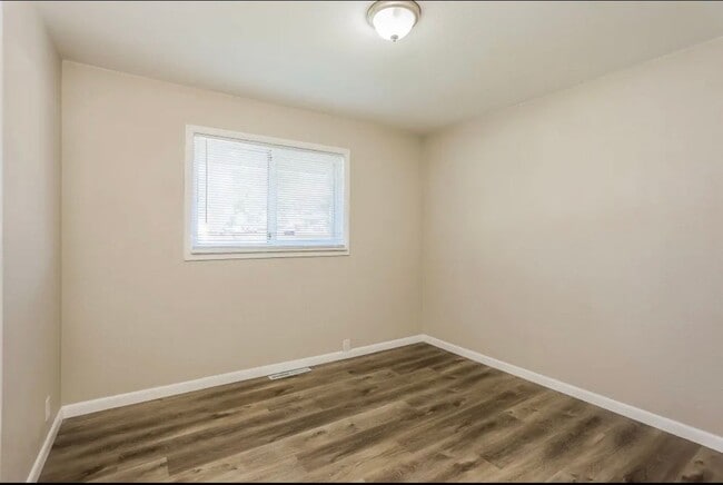 Building Photo - 16805 E Maplewood Dr