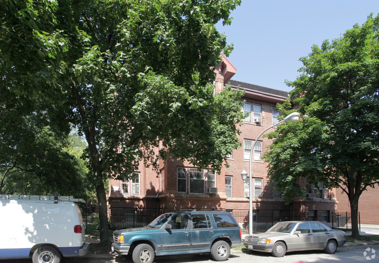 Building Photo - 4720-4726 S Greenwood Ave
