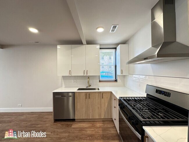 Building Photo - 3056 W Franklin Blvd