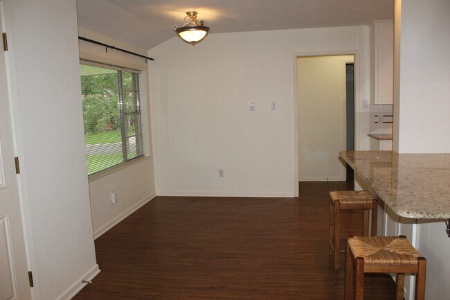 Building Photo - 3 BEDROOM, NORTH BELTON