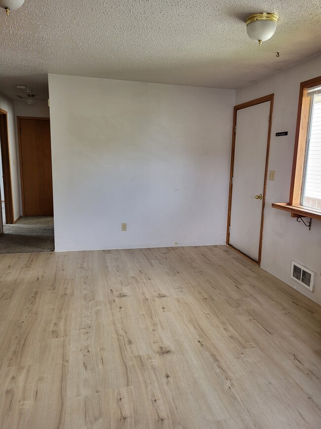 Dining area - 508 SW City View St