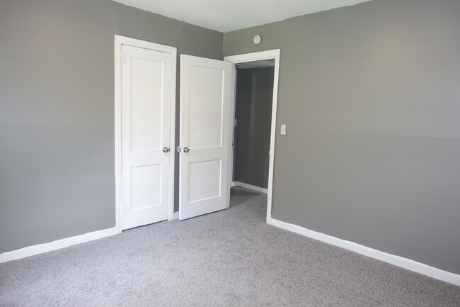 Building Photo - 929 Sunset Dr