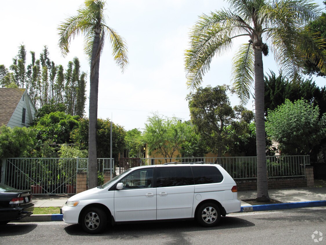 Building Photo - 1810 Oak St