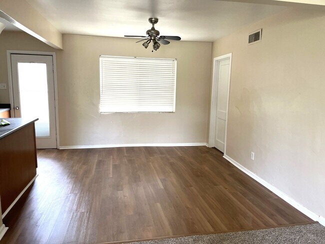 Building Photo - Great 3 Bedroom Home in Hoffman Town in Au...