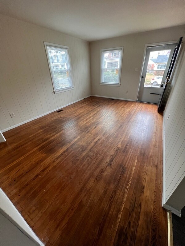 Foto del edificio - 1210 Carlisle Ave