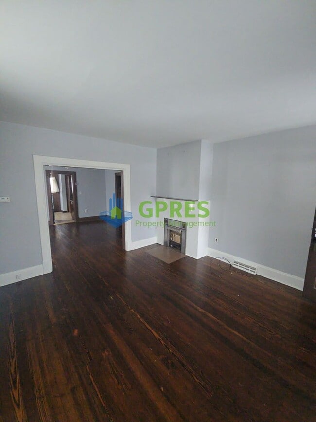 Building Photo - 2-bedroom 1st floor apartment for rent in Oakmont