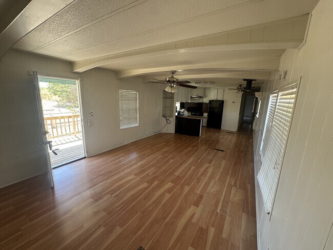 Foto del edificio - 2300 N Prairie Ave