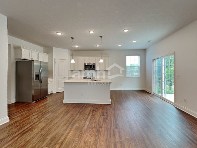 Building Photo - 8284 Northpoint Dr