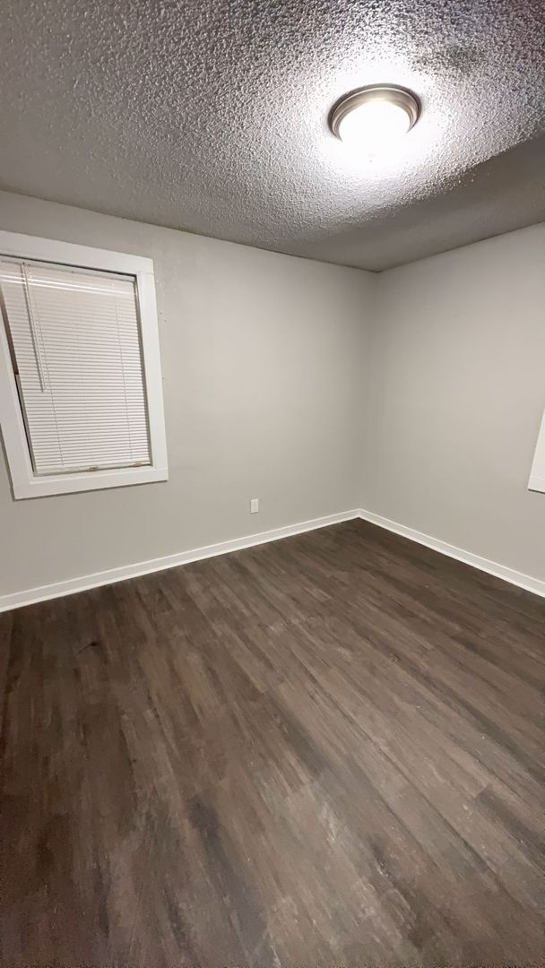 Foto del edificio - Spacious 4 bedroom 2 bath home - Open To Section 8