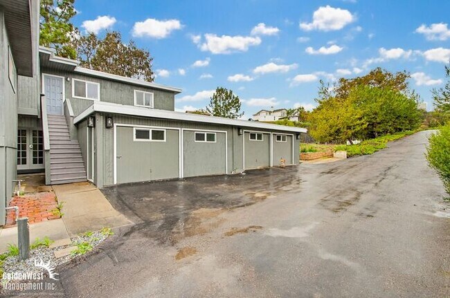 Foto del edificio - Beautifully Updated 3Bdm 3Ba Unfurnished Home with Views in Cardiff By the Sea!