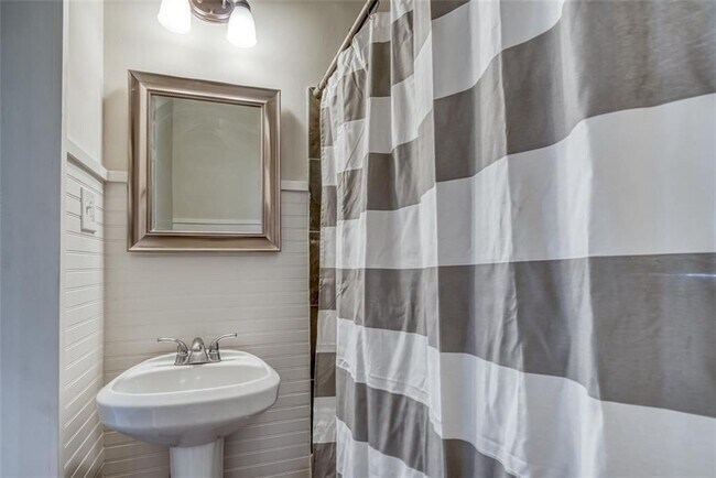 Foto del edificio - 389 Linden Ave NE