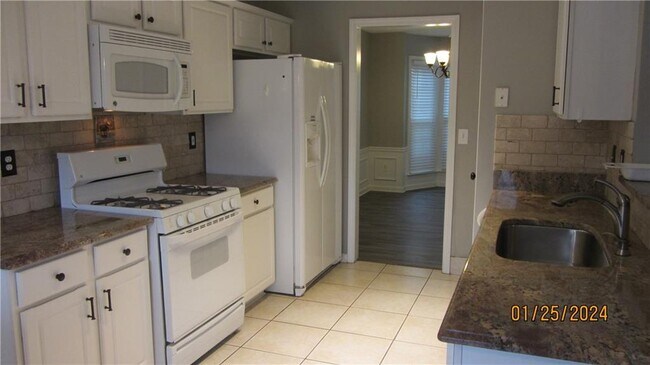 Building Photo - 642 Dahoma Trail