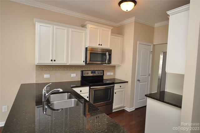 Building Photo - 12752 Persimmon Tree Dr