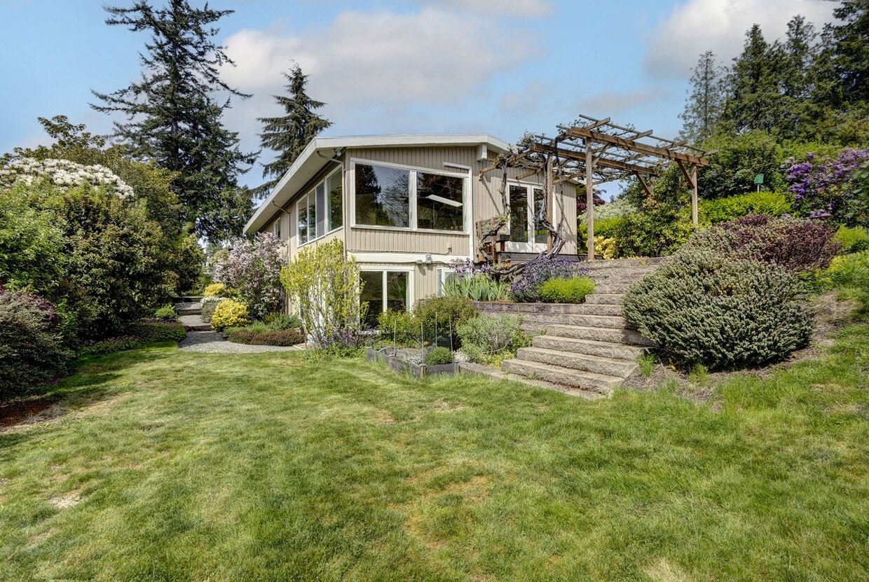 Primary Photo - 3Bd/2.75Ba Shoreline House