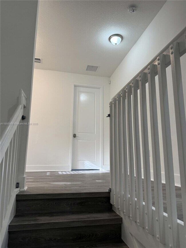 Foto del edificio - 3299 W 96 Pl