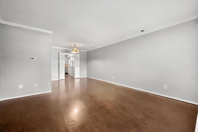 Foto del edificio - 8351 Lullwater Dr