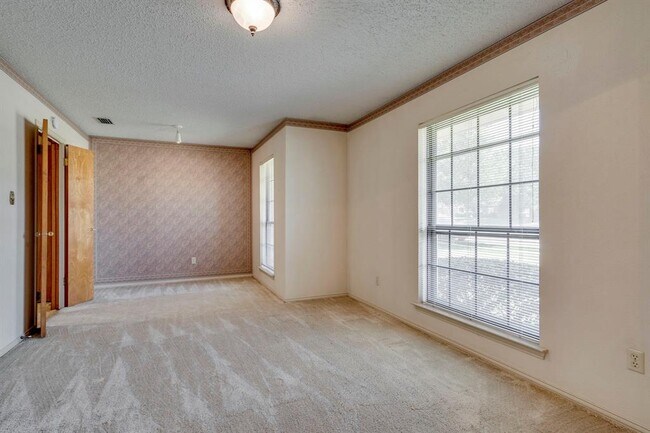 Foto del edificio - 1530 N Valley Pkwy