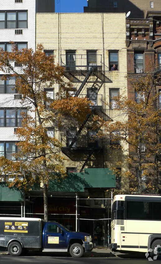 Building Photo - 590 Third Ave
