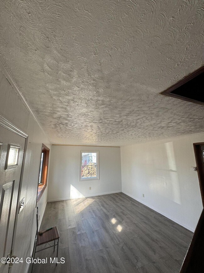 Building Photo - 1104 Outer Dr