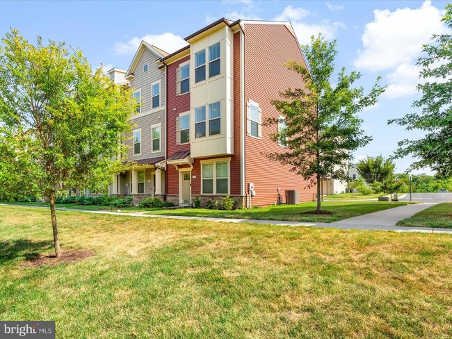 Building Photo - 831 Badger Ave