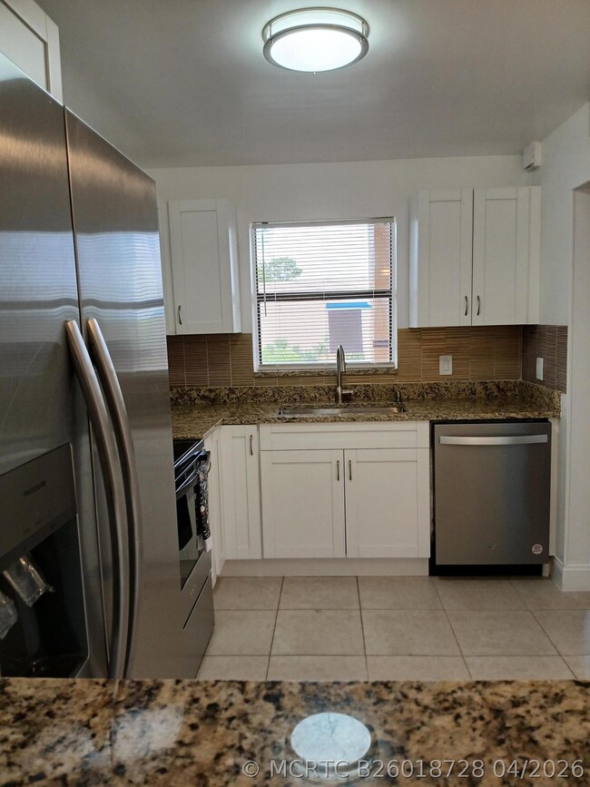 Foto del edificio - 4760 Lucerne Lakes Blvd W