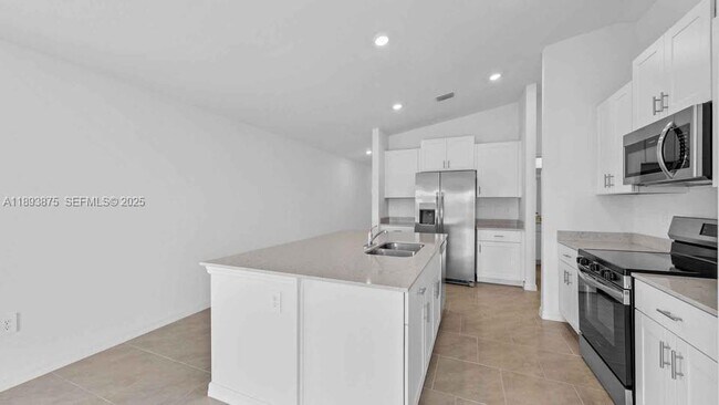 Foto del edificio - 17511 Monte Isola Wy