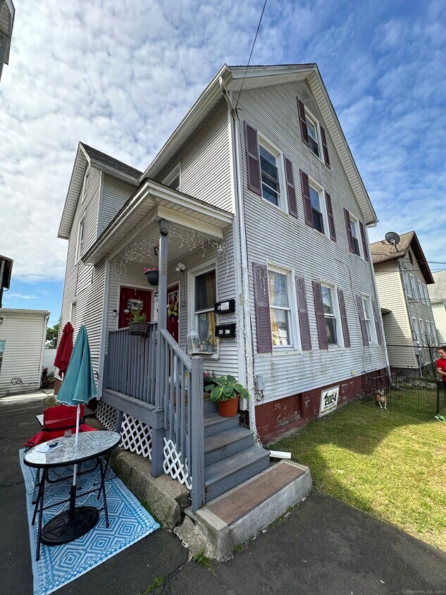 42 5th St Unit 2FL, Ansonia, CT 06401 Room for Rent in Ansonia, CT