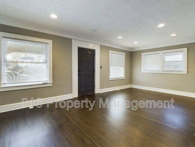 Building Photo - 5912 Paseo Blvd