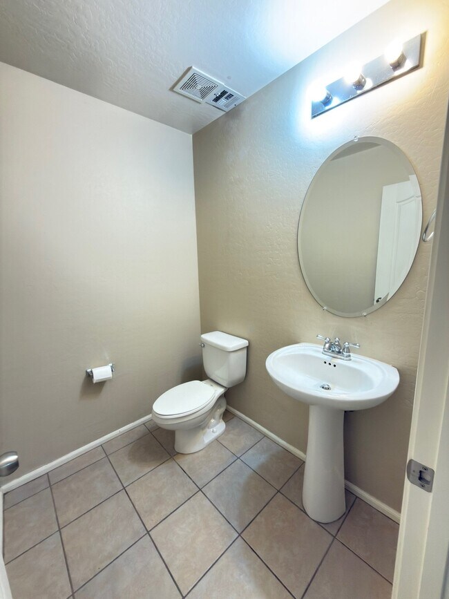 Foto del edificio - 10228 W Gross Ave