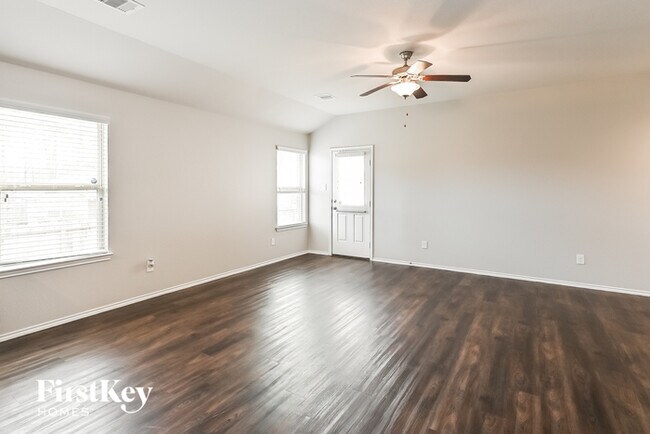 Foto del edificio - 14005 Lake Cres Dr