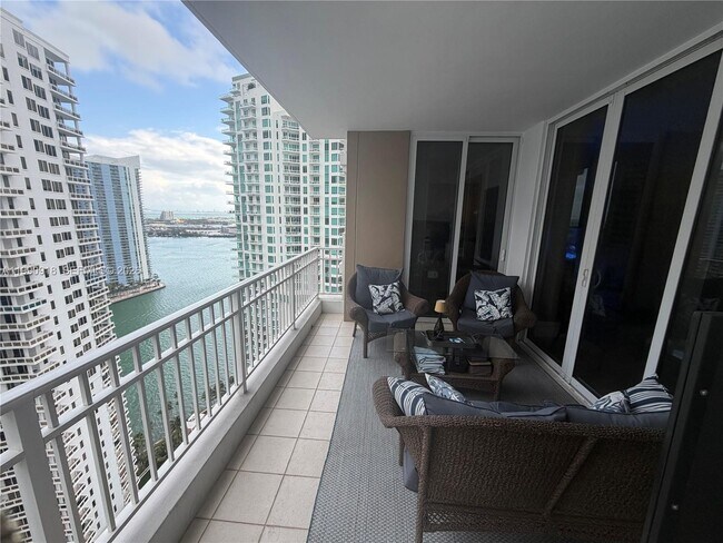 Foto del edificio - 801 Brickell Key Blvd