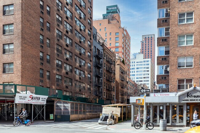 Building Photo - 234 E 70th St
