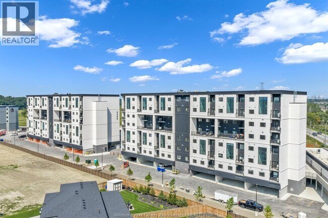 Photo du bâtiment - 4300 Laurier Pkwy