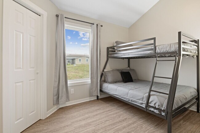 segundo dormitorio - 611 S Harrison St