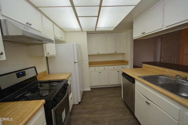 Foto del edificio - 242 Oakwood St