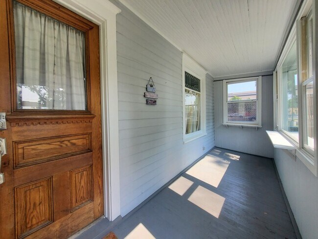 Building Photo - 316 N 5th St