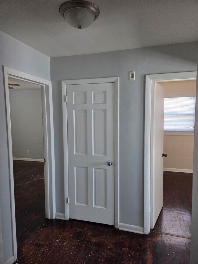 Foto del edificio - Large 4-Bedroom Single Family Home, Quiet Neighborhood. Available January 1st!