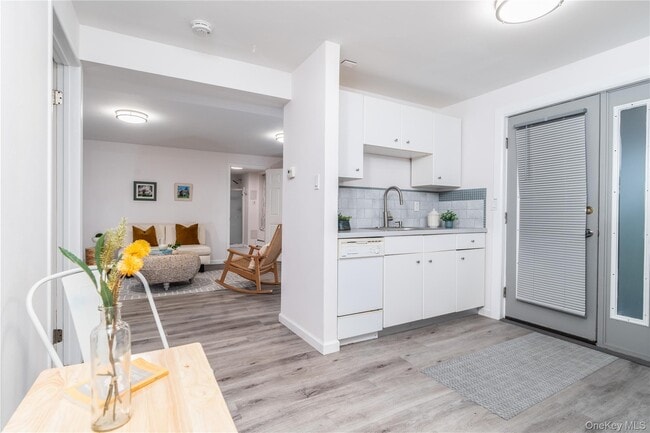 Building Photo - 1095 US-9W