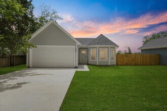 Building Photo - 3708 Avenue S