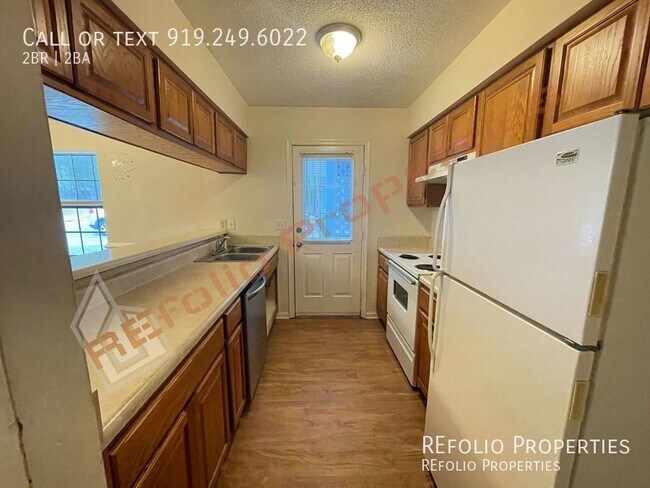 Building Photo - Great Location! 2 Bedroom 1.5 Bath 2 Story...